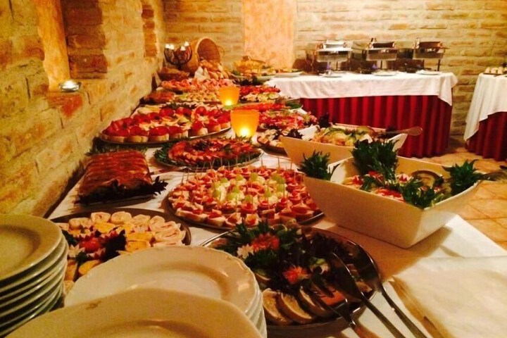 Dining 73 of 99