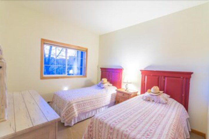Room 6 of 44