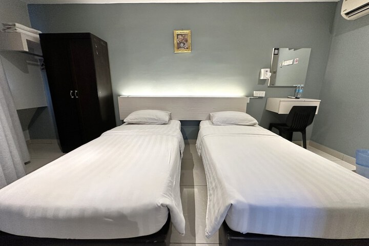 Room 14 of 33