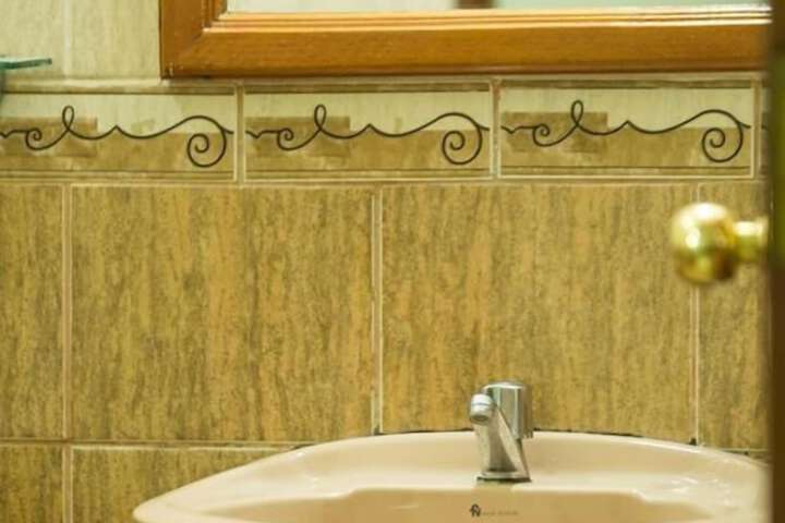 Room 24 of 32