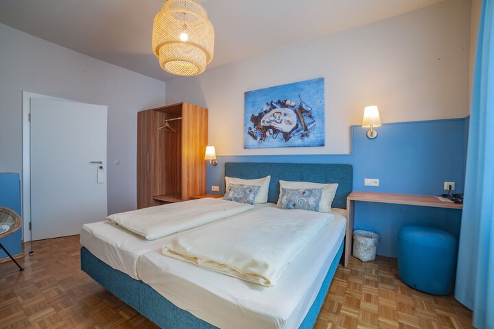 Room 3 of 20