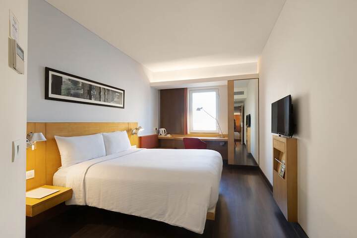 Room 7 of 74