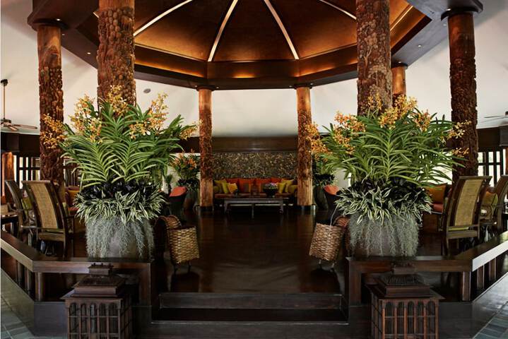 Hotel Lobby