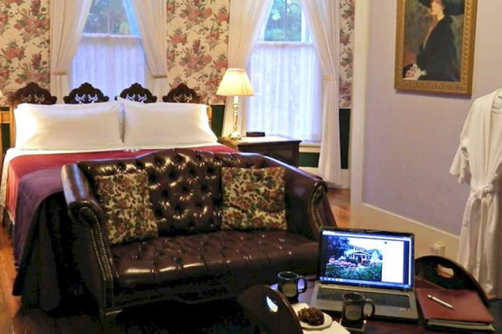 Room 4 of 11