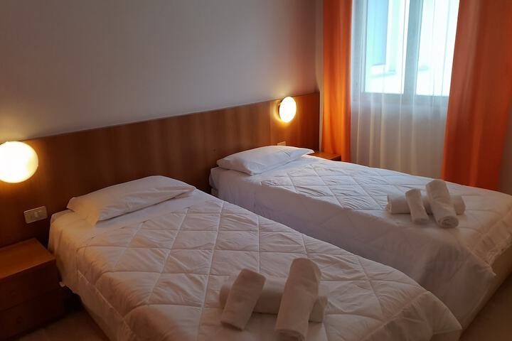 Room 11 of 40