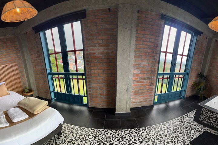 Room 16 of 33