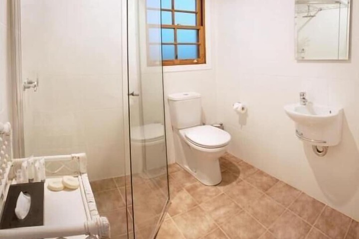 Room 15 of 32