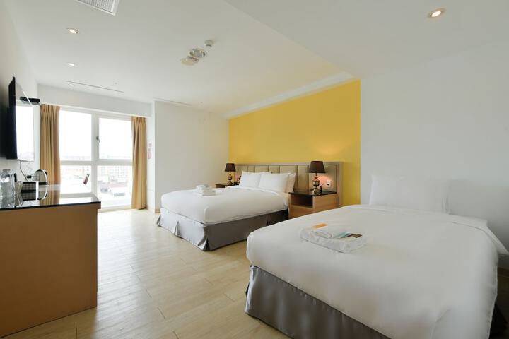 Room 12 of 51