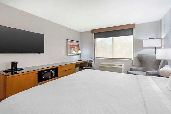 Room 10 of 37