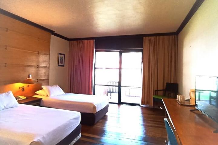Room 12 of 42