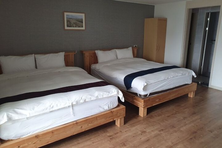 Room 18 of 77