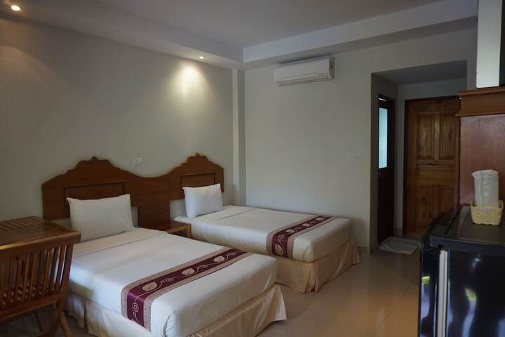 Room 9 of 28
