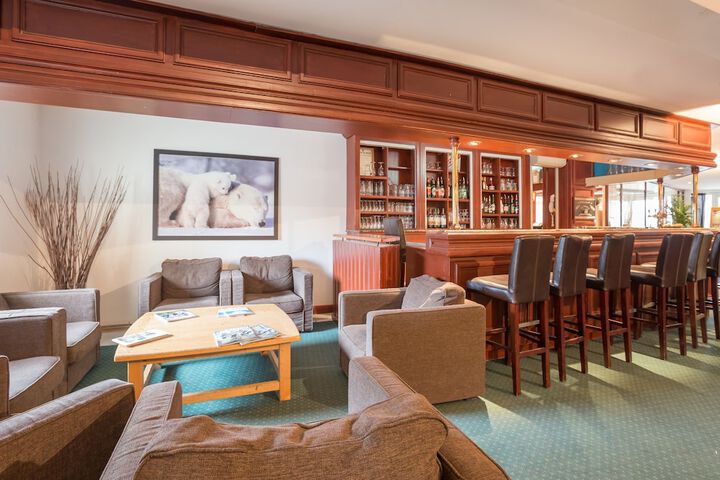 Lounge 88 of 111
