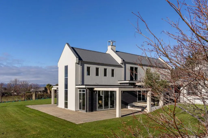Elderberry Elegance Wanaka Holiday Home
