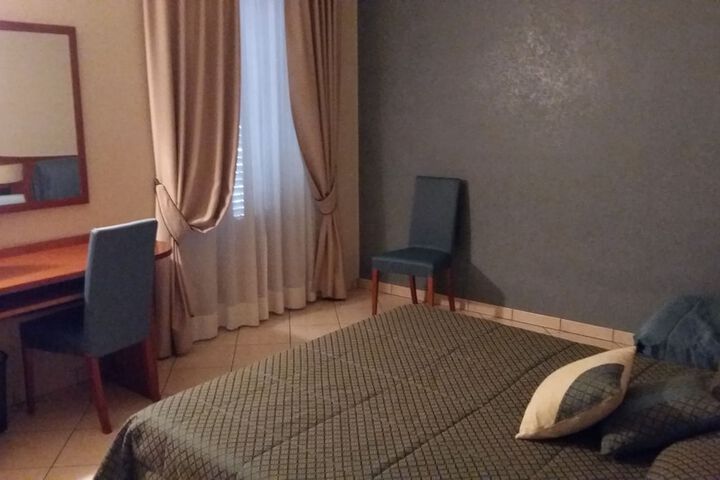 Room 11 of 28