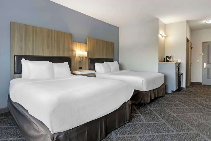 2 Queen Beds Hearing Accessible Room (1 of 7)
