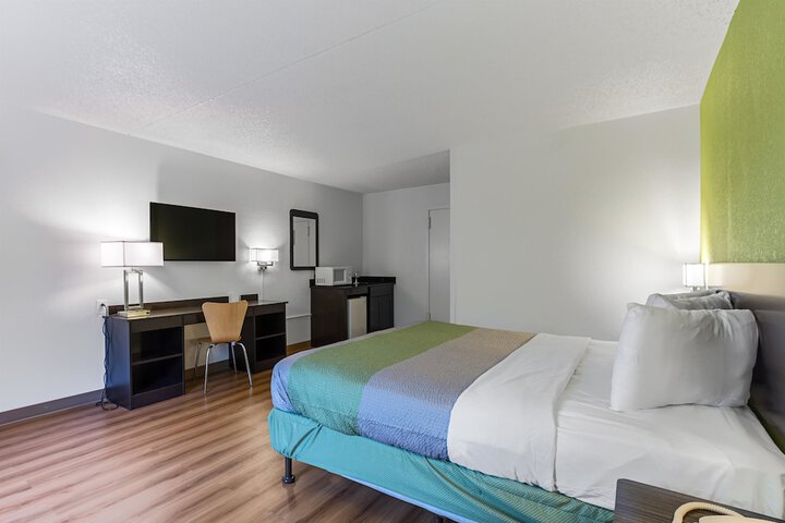 1 King Bed (3 of 13)