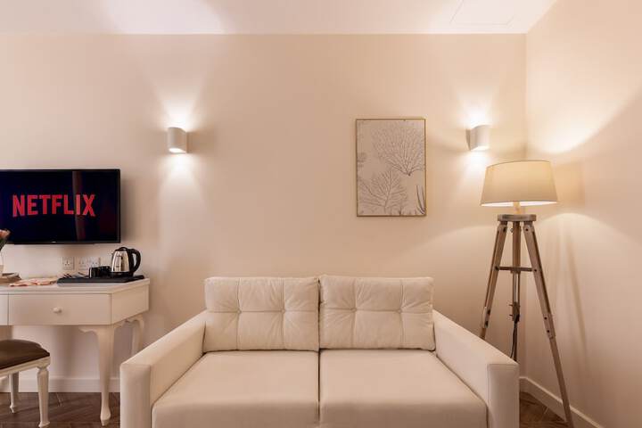 Room 6 of 74