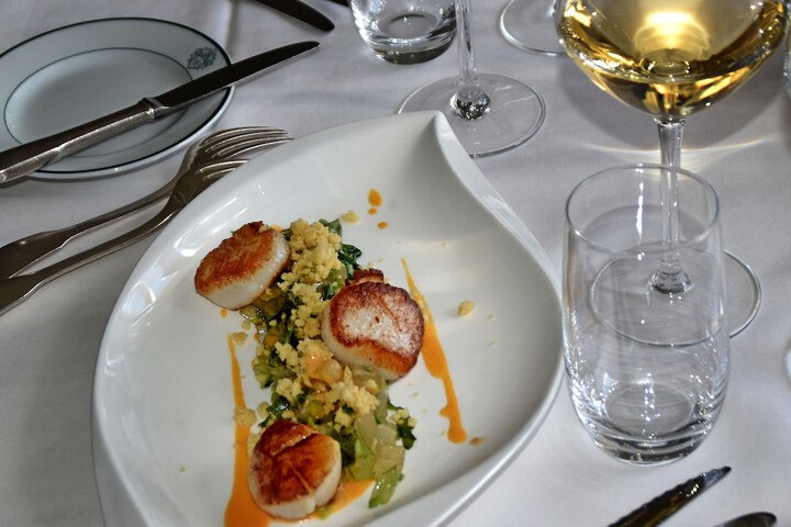 Dining 37 of 51