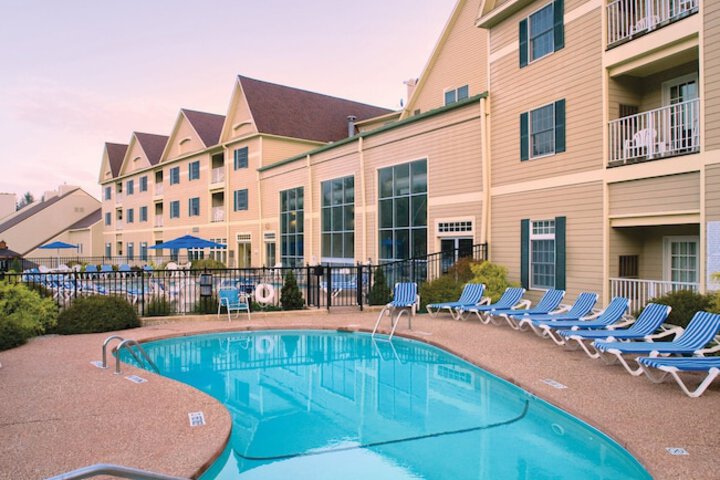 Indoor/outdoor pool