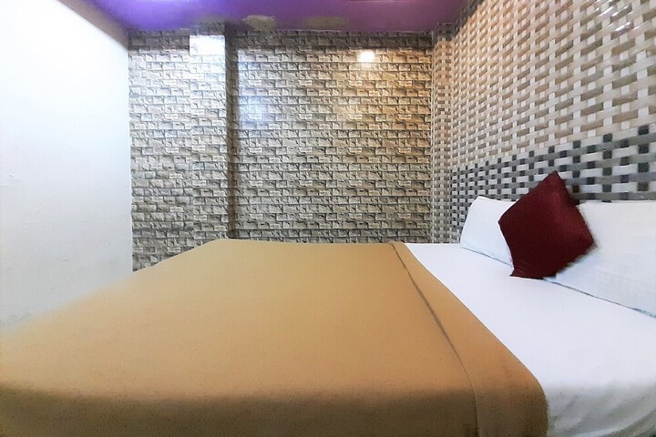 Room 7 of 11