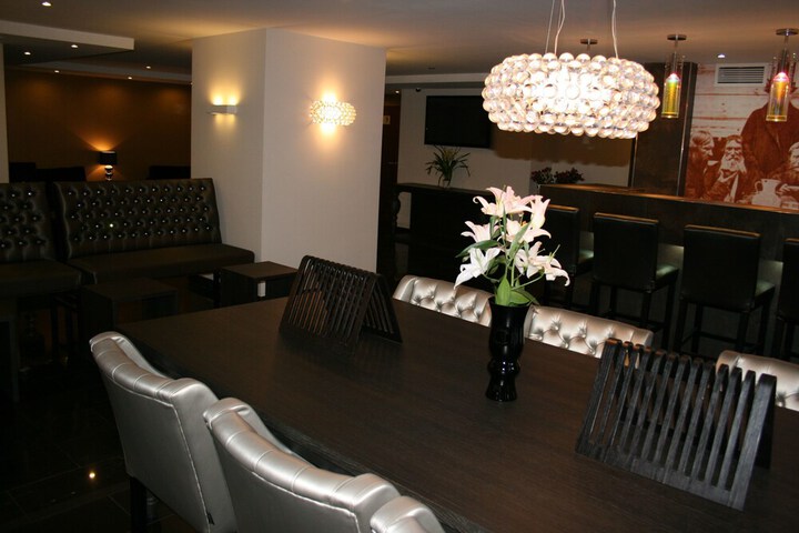 Lounge 52 of 62