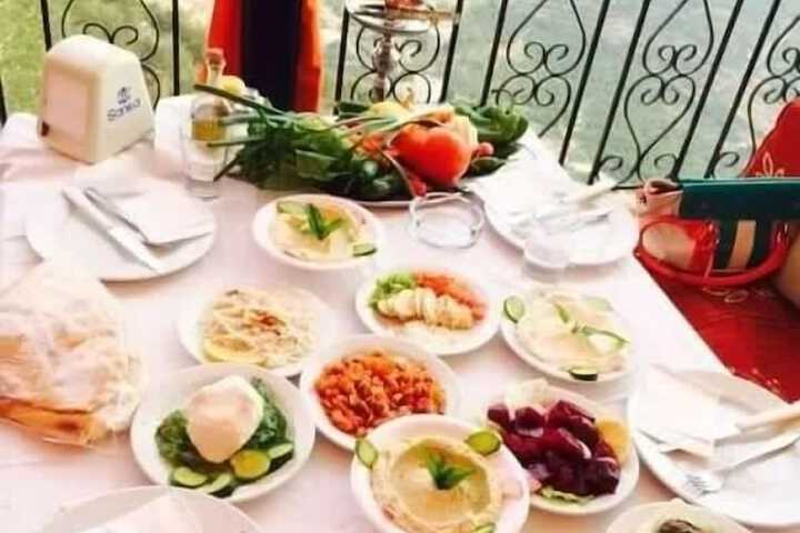 Dining 8 of 11