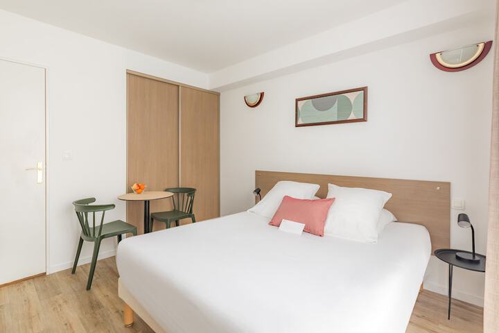 Room 8 of 33
