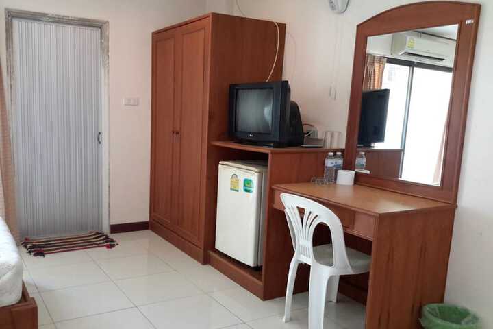 Room 9 of 13