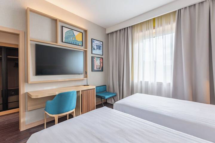 Room 40 of 73