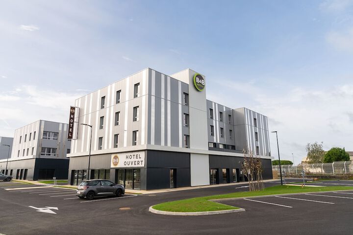 Exterior of B & B HOTEL Poitiers Aéroport