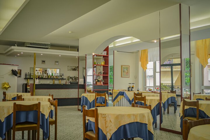 Dining 45 of 76
