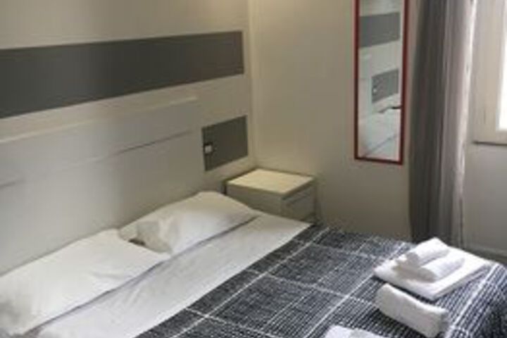 Room 8 of 14