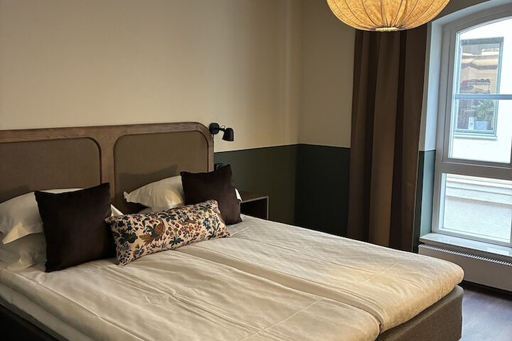 Room 15 of 34