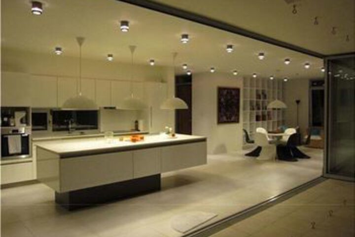 Room 10 of 28