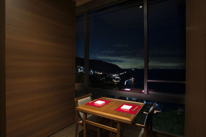 Dining 20 of 32