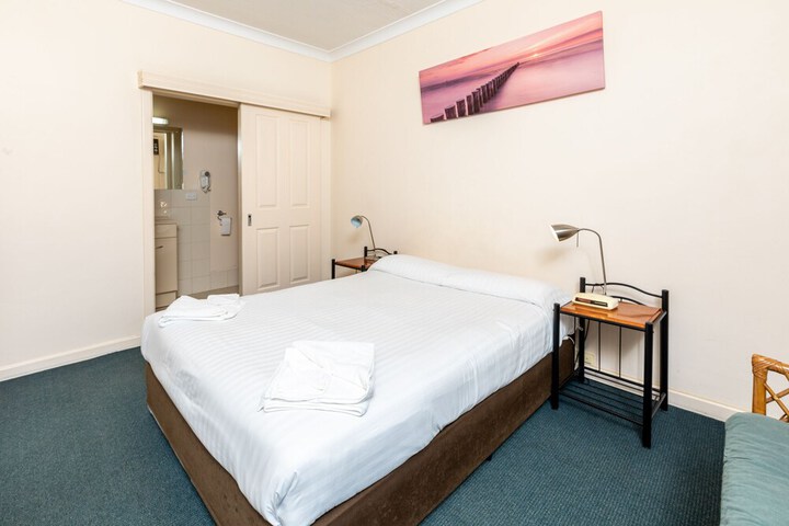 Room 10 of 24