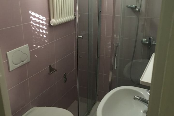 Room 12 of 19