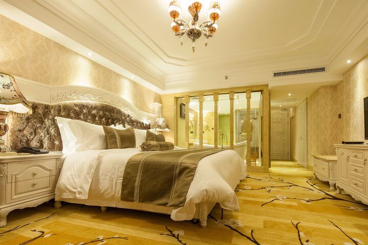 Room 5 of 71