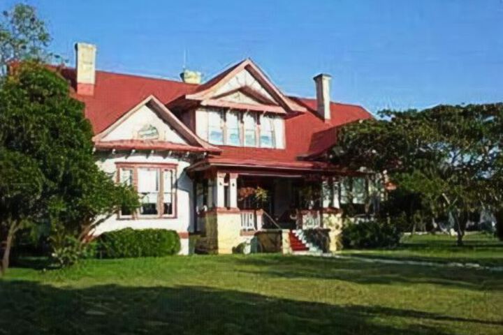 The Holekamp House Bed & Breakfast