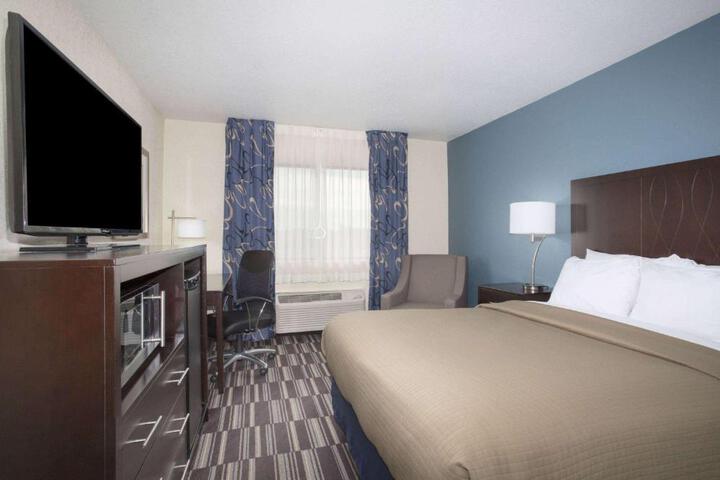 Double Accessible Queen Size Bed (3 of 3)