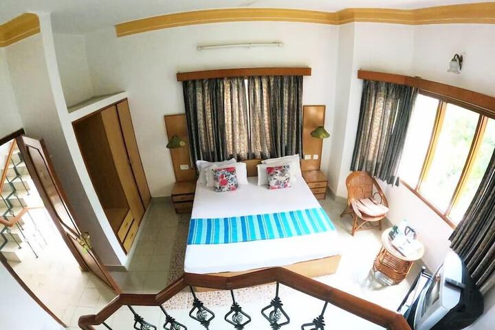Room 4 of 15
