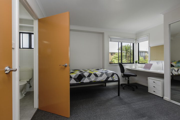 Room 98 of 252