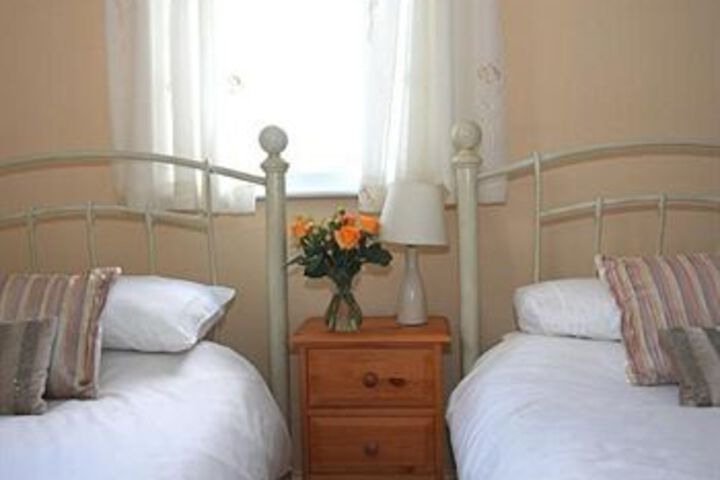 Room 6 of 8