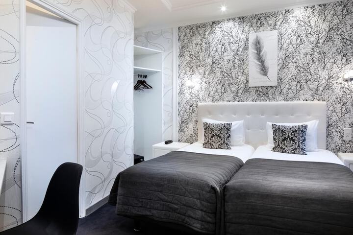 Room 10 of 38