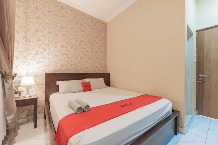 RedDoorz at Hotel Arwana Tugu Puncak