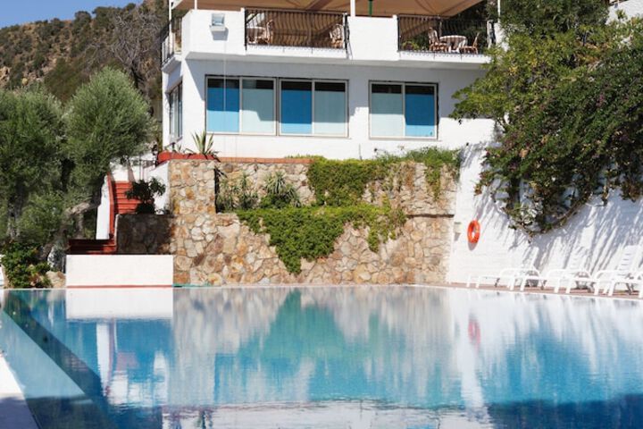 Hotel with Pool