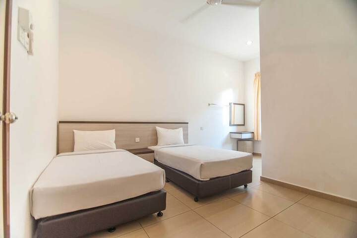 Room 13 of 30