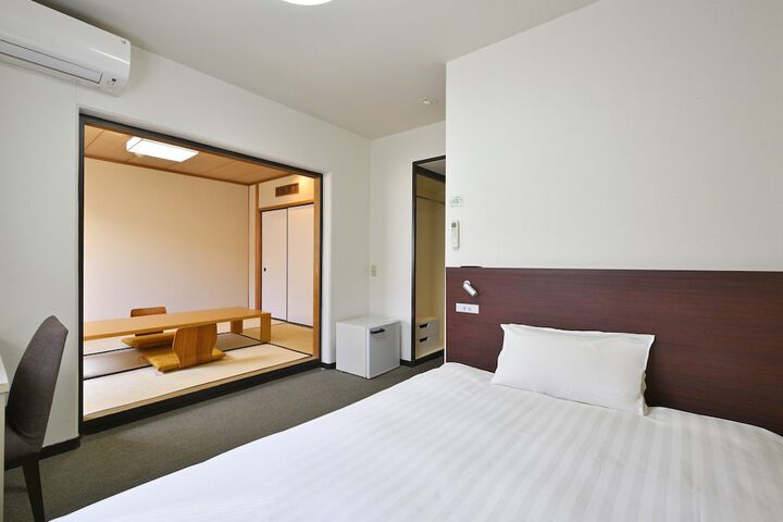 Room 25 of 51
