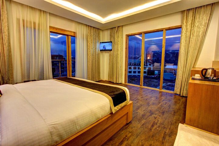Room 14 of 76